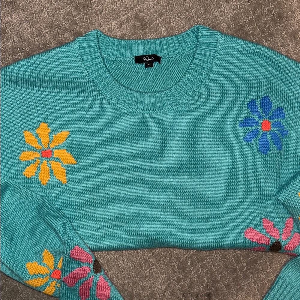 ADORABLE Flowe Power Rails Zoey Intarsia Sweater
EUC no stains, tears or piling
